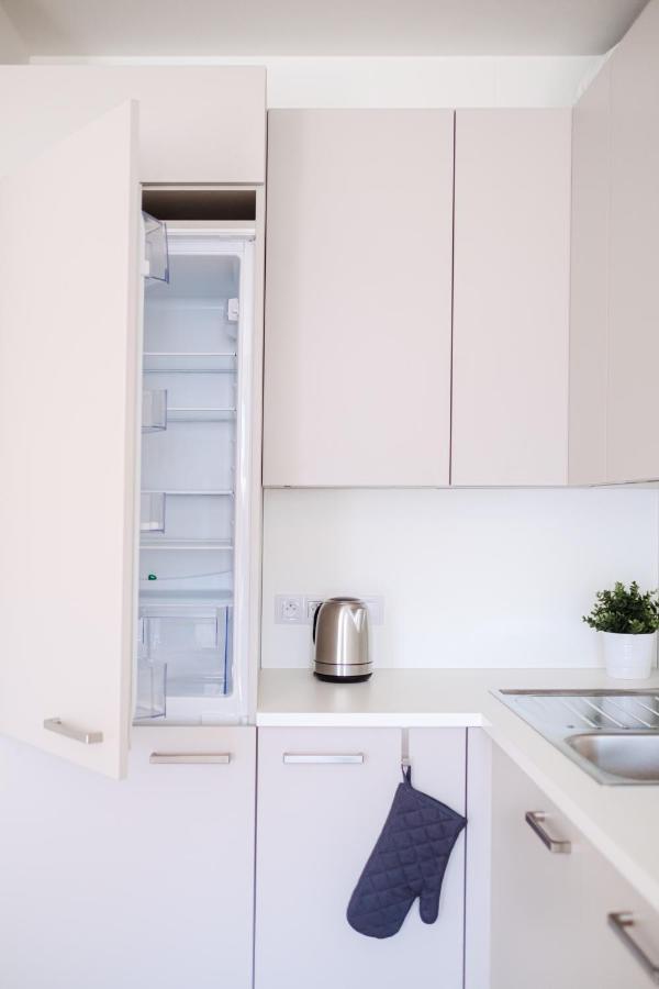 Newly Built Apartment In Vibrant Neighbourhood Prague Exterior photo